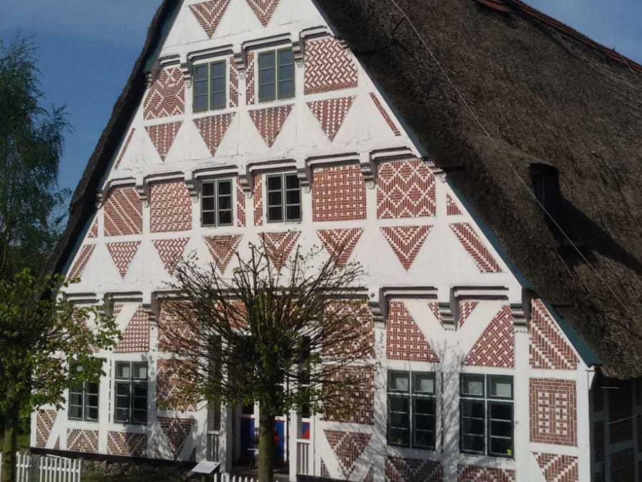 Ganze Ferienwohnung, Denkmalgeschütztes Ferienidyll unter Reet in Guderhandviertel, Altes Land Stade