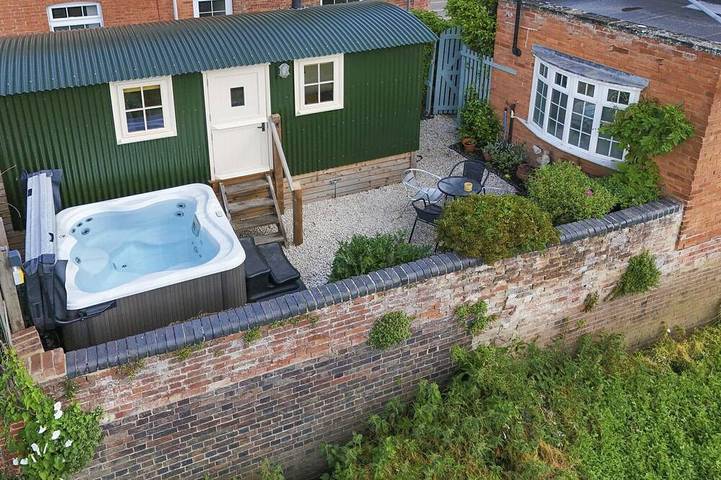 Holiday rental for 2 people, with hot tub in Tewkesbury