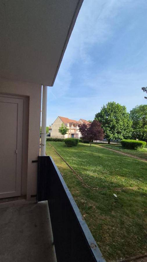 Gîte pour 2 personnes, avec jacuzzi ainsi que balcon et sauna à Longvic - 3