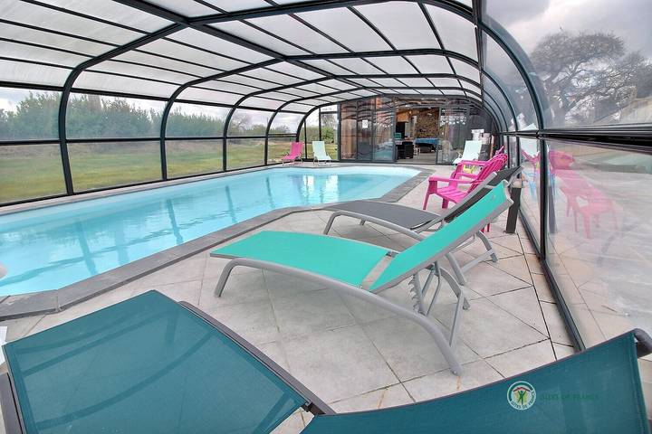 Gîte pour 4 personnes, avec Terrasse ainsi que Jardin et Piscine à Pleudaniel
