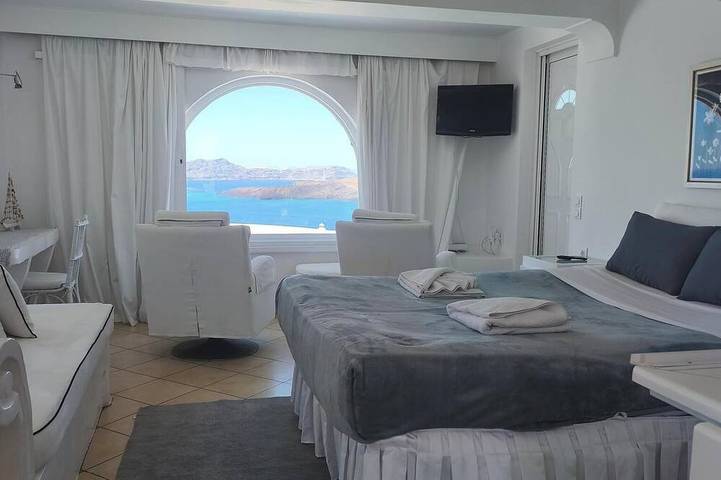Einzigartige Private Villa auf Caldera Cliffs mit einem außergewöhnlichen Sunset View in Megalochori, Santorin