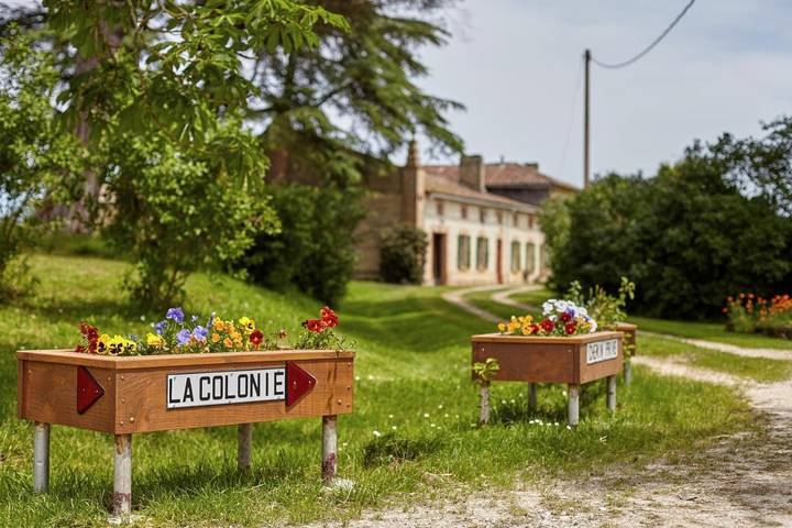 Gîte pour 4 personnes, avec piscine ainsi que jardin et vue à Labastide-Savès