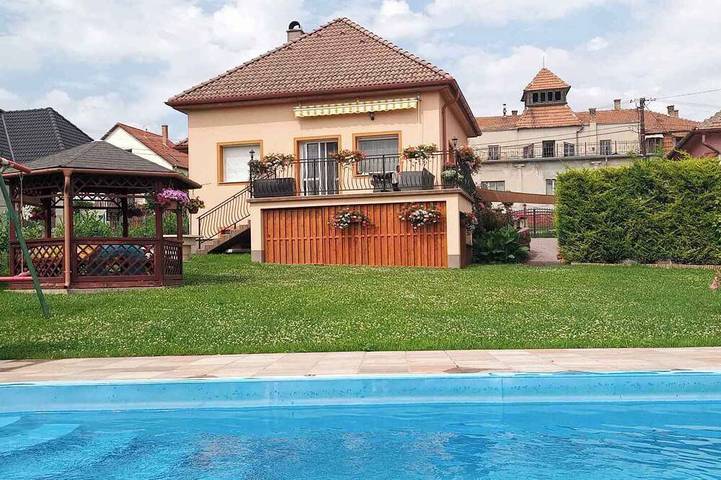 Ferienhaus für 6 Personen, mit Sauna und Whirlpool sowie Terrasse und Garten, mit Haustier - 1