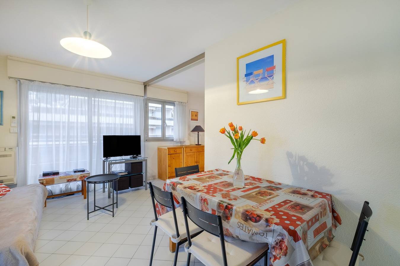 Entire studio, Studio Apartment 'Riviera Beach Anemone' with Mountain View, Wi-Fi and Air Conditioning in Roquebrune-Cap-Martin, Mediterranean Coast (France)