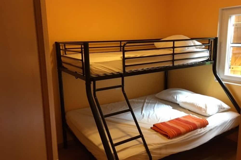 Beau Domaine en Plein sud de L'ardeche Avec Grande Picsine, Bbq, Jeux in Lagorce, Ardèche