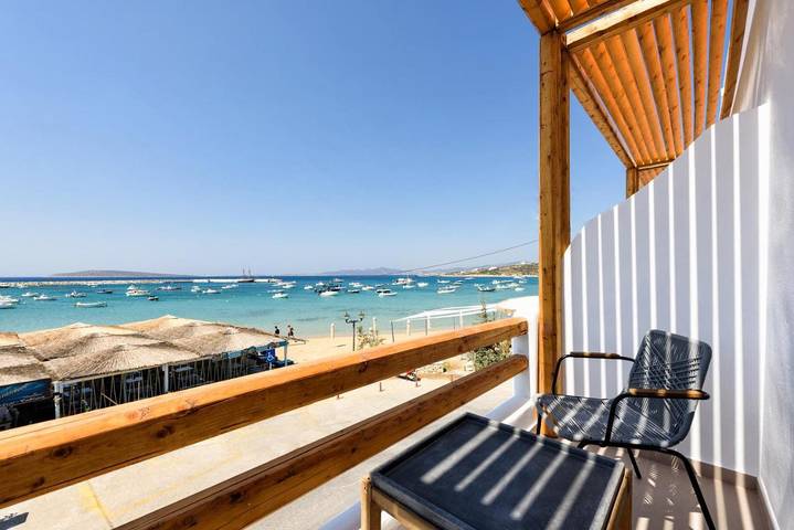 Chambre d’hôte pour 3 personnes, avec Balcon et Terrasse ainsi que Jardin et Vue dans Aliki - 2