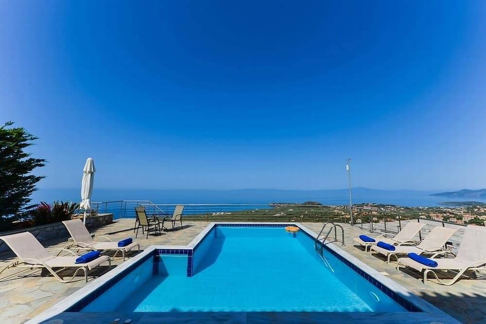 Nefeli, Luxury Stone Villa in Stoupa with Private Pool, Bbq and Amazing Sea View in Stoupa, Messenien