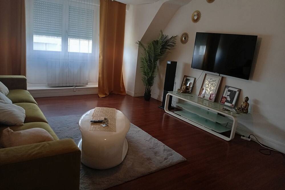 Apartment with bedroom, living room and fully equipped kitchen in the city center. in Valenciennes, Valenciennes region