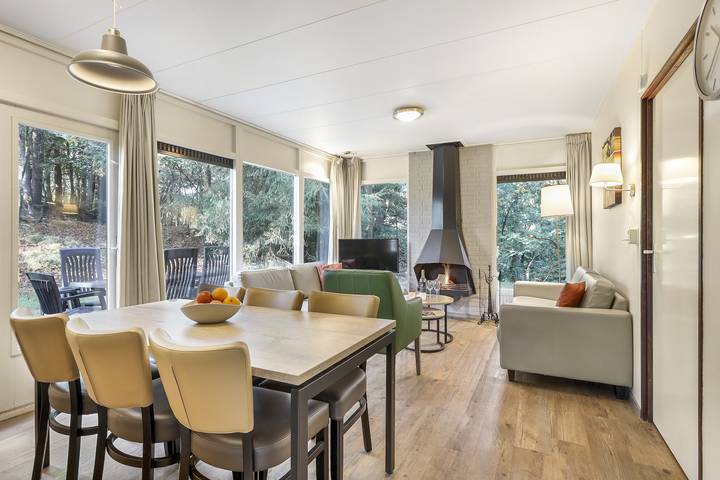 Bungalow voor 6 personen, met balkon/terras en terras in Hoenderloo