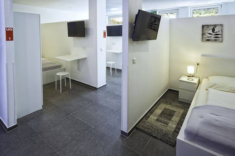 Large modern apartment for up to 8 people in Ostfildern, Circondario di Esslingen