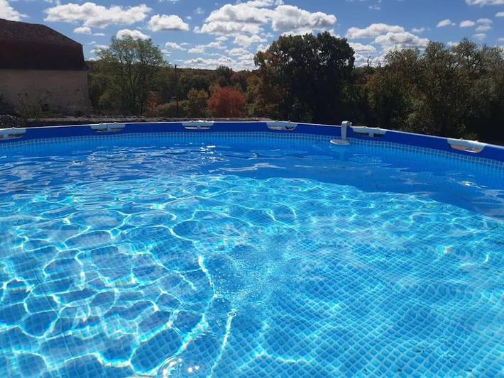 Location de vacances pour 6 personnes, avec jardin et terrasse ainsi que vue et piscine à Crégols - 2