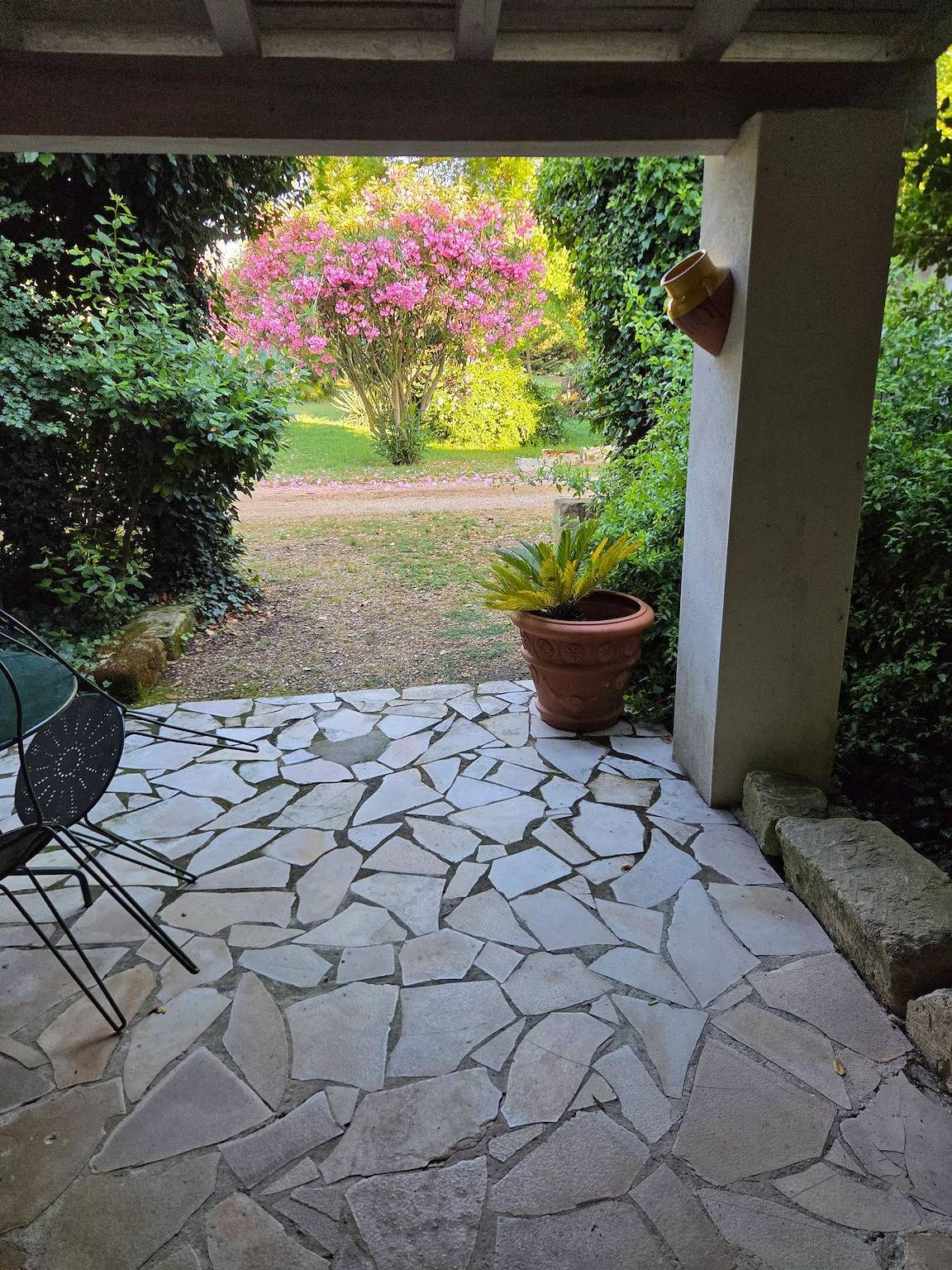 Ganze Wohnung, Familienwohnung in Arles mit Garten und Pool in Albaron, Arles