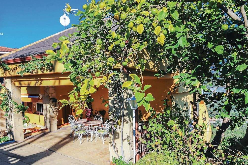 Beautiful home in St Cebria de Vallalta in San Cipriano de Vallalta, Costa del Maresme