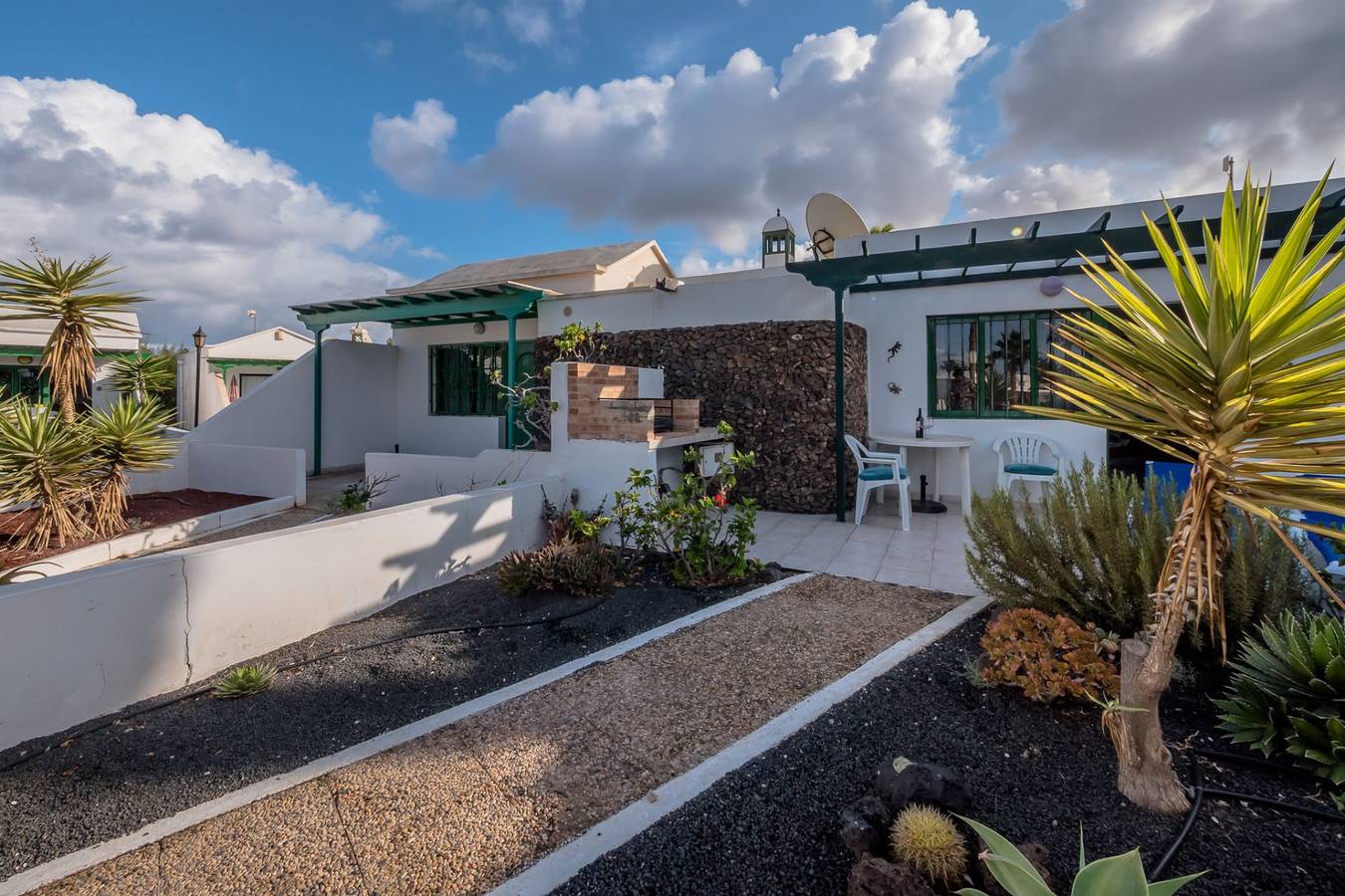 'Jardin Del Sol 30' mit Bergblick, Gemeinschaftspool und Wlan in Playa Blanca, Yaiza