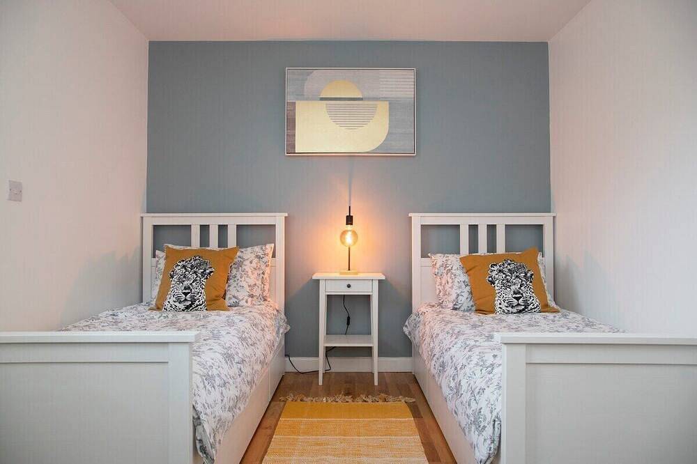 Entire apartment, The Lodge at Hoe Farm in Woking, Surrey