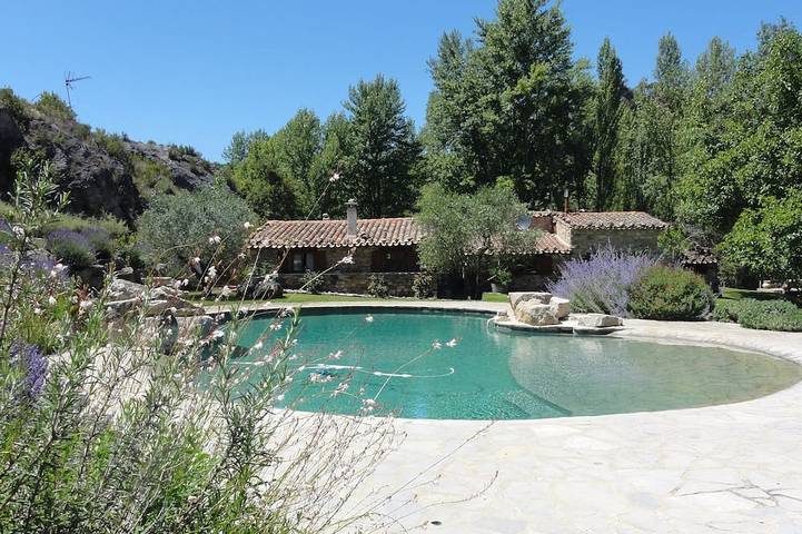 Gîte pour 8 personnes, avec Jardin à Mourèze