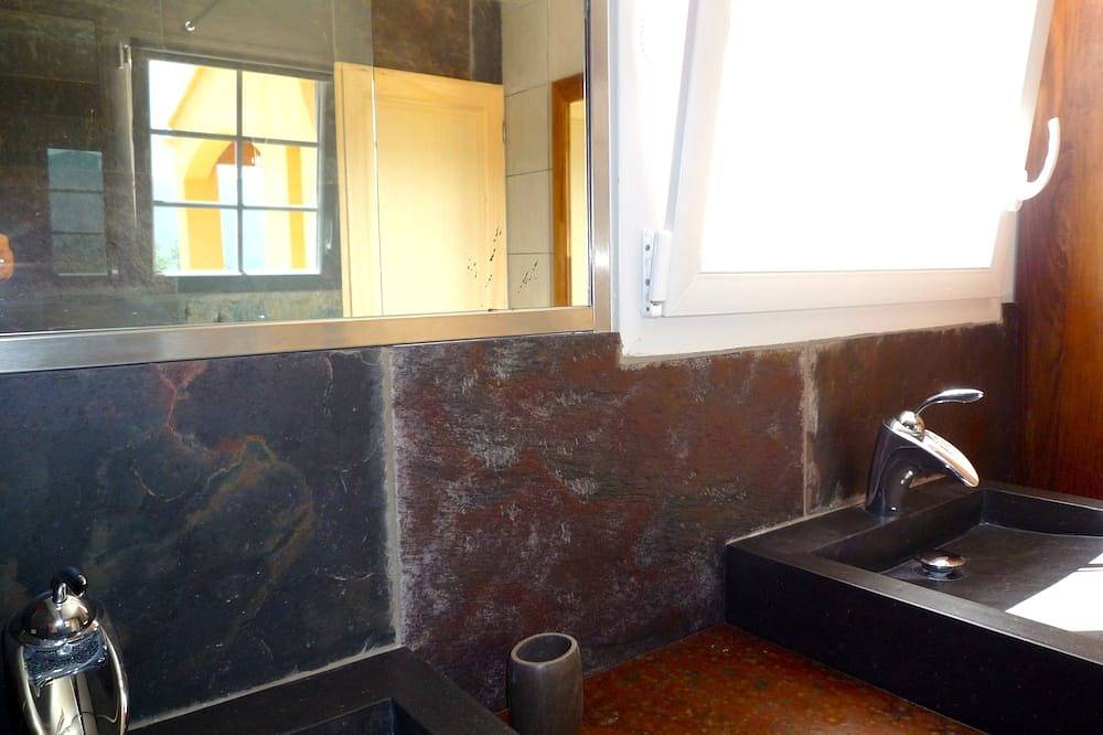 Belle Villa De Charme, Vue Mer Panoramique, Standing, A 5Mn De La Plage De Sable in Tiuccia, Casaglione