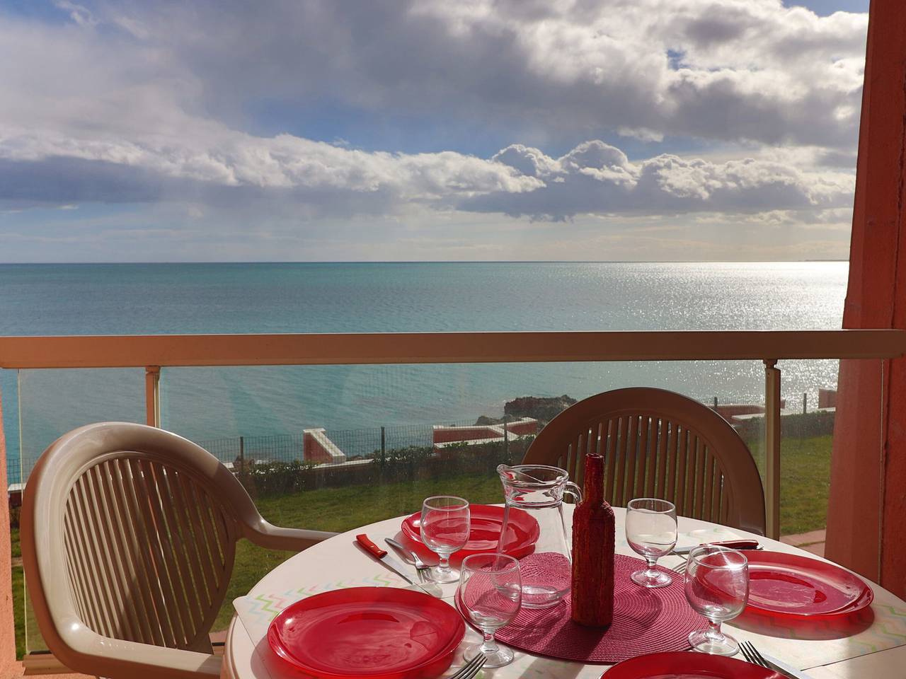 Entire apartment, 38m² apartment with air conditioning, terrace and private parking for 4 people in Sete, Mediterranean Coast (France)