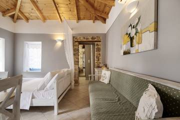 Villa for 4 Guests in Peloponnese region, Picture 3