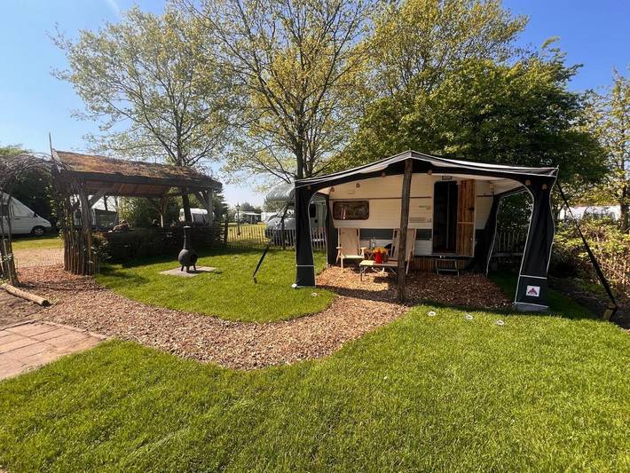 Vakantiepark voor 2 personen, with Terras and Tuin as well as Uitzicht in de Achterhoek