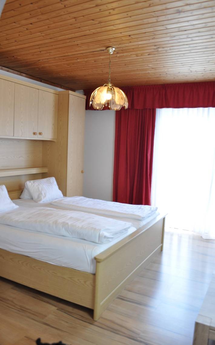 Vierbettzimmer mit Dusche, Wc in Marktgemeinde Podersdorf am See, Neusiedlersee-Hügelland