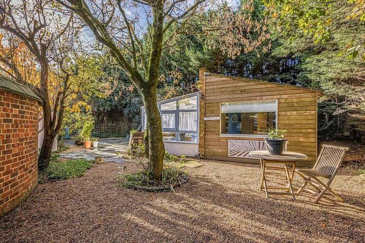 Glamping for 2 people, with garden in South Downs