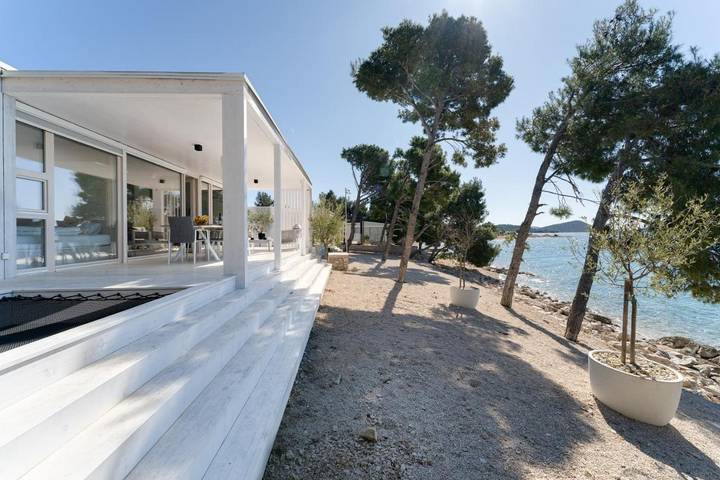 Villa pour 5 personnes, avec terrasse ainsi que vue et sauna, animaux acceptés à Drage (Pakoštane) - 3
