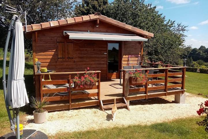 Chalet pour 4 personnes, avec terrasse ainsi que jardin et jacuzzi, animaux acceptés