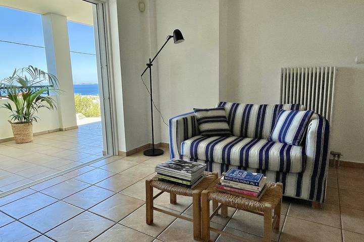 Gîte pour 3 personnes, avec balcon et jardin dans Saronida