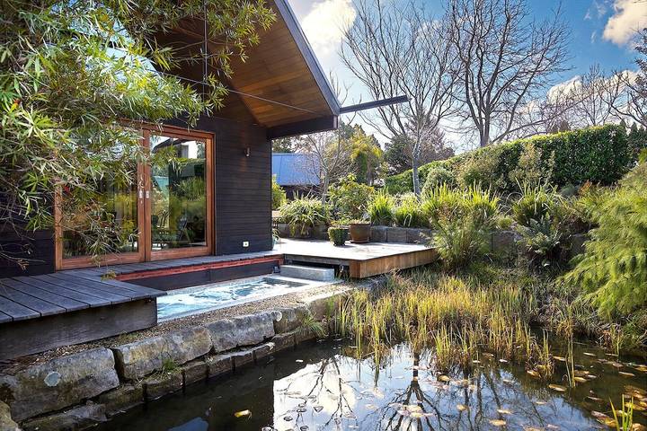 Holiday home for 5 people, with hot tub and garden as well as terrace in Blue Mountains