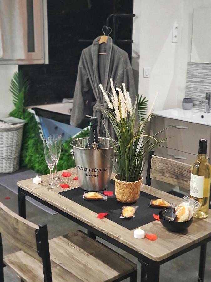 Gîte pour 2 personnes, avec jacuzzi dans Plage des Catalans - 3