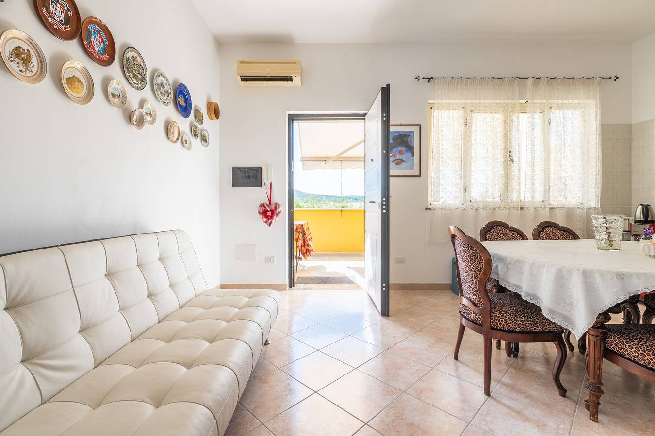 Ferienhaus 'Domus Luna' mit Seeblick, Terrasse und Klimaanlage in Giba, Carbonia-Iglesias Provinz