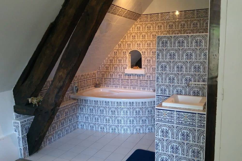 Chez Aurélia : Chambre-suite romantique au ciel étoilé in La Couture-Boussey, Région d'Évreux
