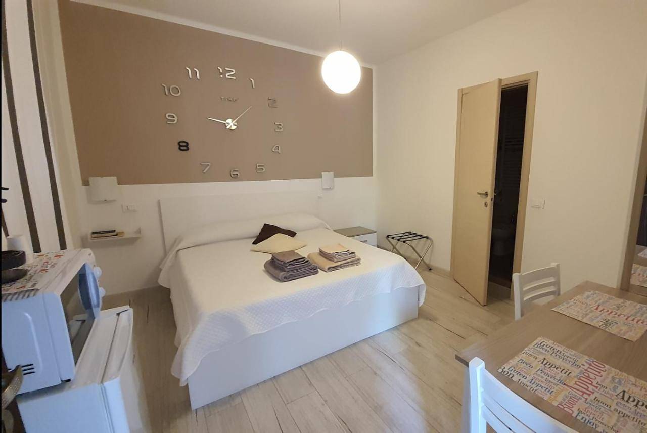 Le camere di Sabrina con bagno in camera in Sarzana, Parco Naturale Regionale di Montemarcello-Magra-Vara