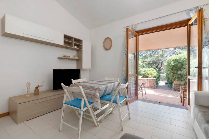 Vacation Home 'Summer House La Pelosa' with Private Terrace and Shared Garden