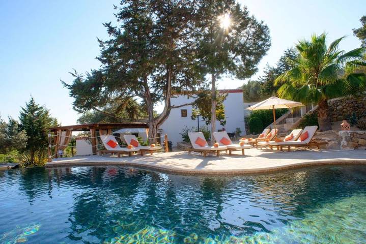 Ferienhaus für 15 Personen, mit Whirlpool und Terrasse sowie Garten und Pool
