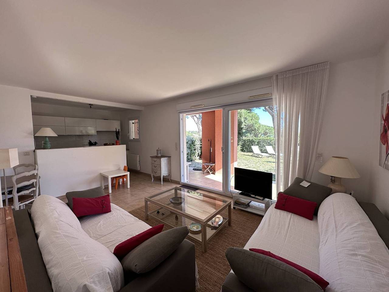 Entire apartment, Spacious 2-Room Apartment with Garden and Pool Access Near the Sea, Roquebrune-sur-Argens in Roquebrune-sur-Argens, Mediterranean Coast (France)