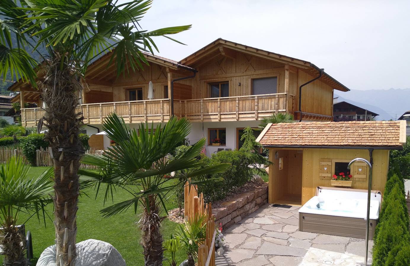 Chalet '4 55m²' mit Bergblick, Gemeinschaftspool und Wlan in Prissian, Tisens