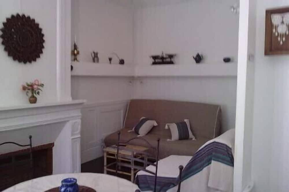 Appartement entier, Appartement dans bel immeuble 17ème siècle, St Malo intra muros, proche plages in Saint-Malo, Région de Saint-Malo