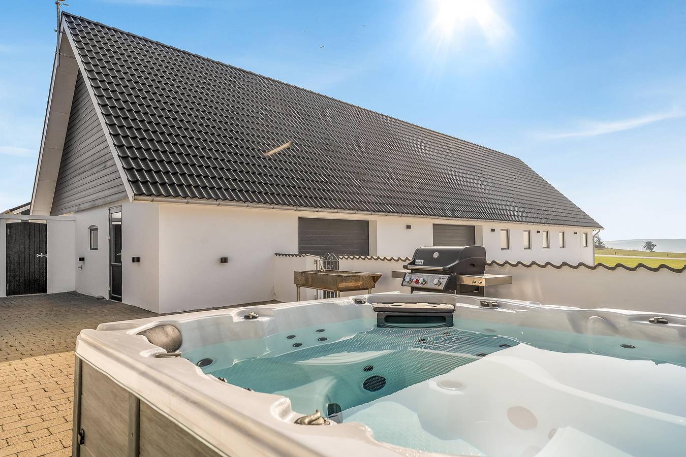 Luxury house with outdoor hot tub and activity room, and unique view of Thy National Park in Hanstholm, Thy Nationalpark