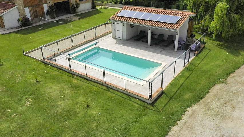 Gîte pour 2 personnes, avec jardin ainsi que piscine et terrasse à Montégut-Lauragais