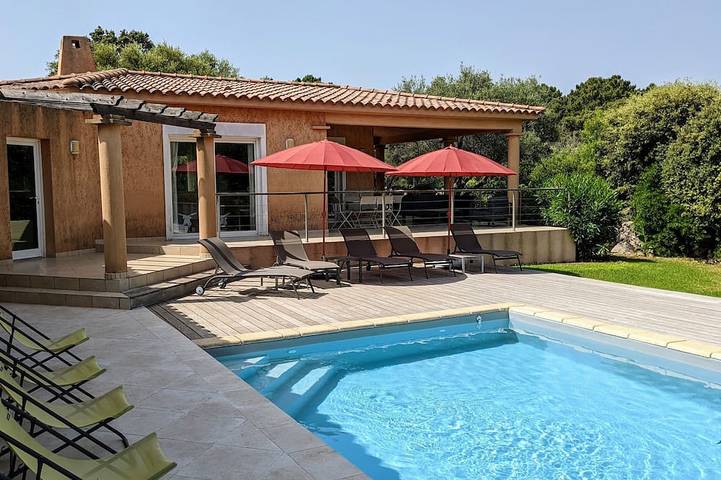 Location de vacances pour 10 personnes, avec jardin et jacuzzi dans Sainte-Lucie de Porto-Vecchio - 4