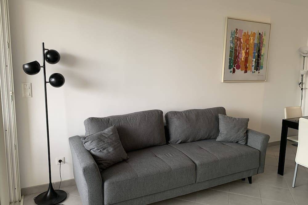 Appartamento intero, Calvi in piedi, in posizione ideale, parcheggio e garage, spiaggia di 250 m, 2-3 pers. in Calvi, Calvi e dintorni