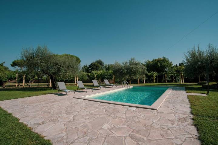 Casa vacanza per 13 persone, con Balcone e Terrazza nonché Giardino e Piscina a Lariano