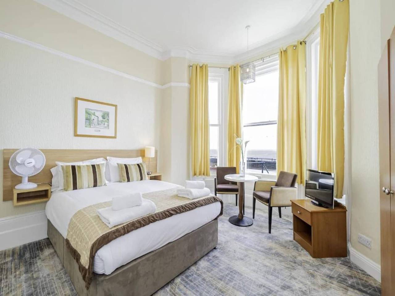 Entire apartment, Standard Twin Room in Eastbourne, East Sussex