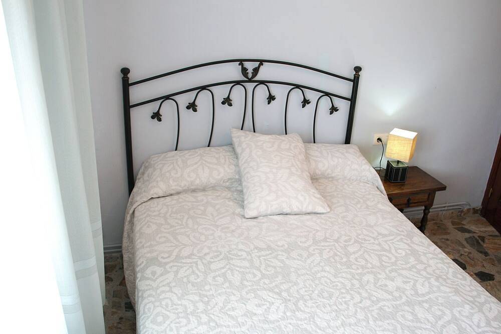 Apartamento entero, Apartamento Sol ideal para familias numerosas y visitar el Monasterio de Piedra. in Munébrega, Provincia de Zaragoza