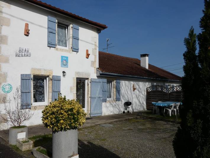 Gîte pour 5 personnes, avec piscine et jardin, animaux acceptés à Heugas