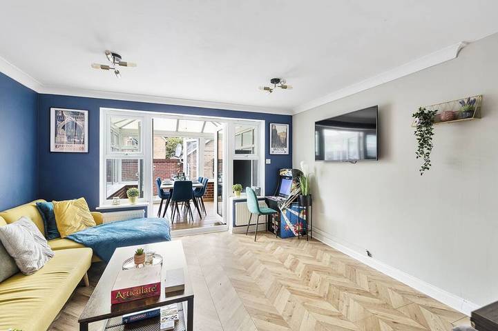 Holiday home for 13 people in Bristol