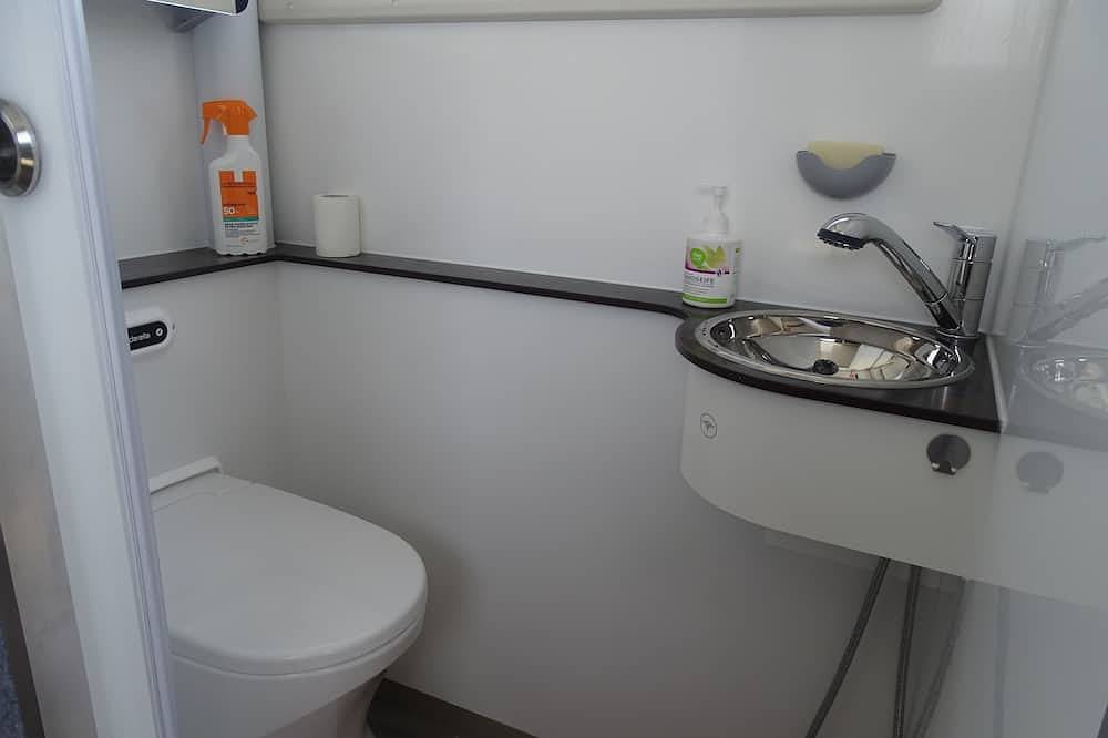 Caravanboot Störmthaler See, Hausboot mit Sonnenterrassen auf 20 qm in Großpösna, Leipziger Neuseenland