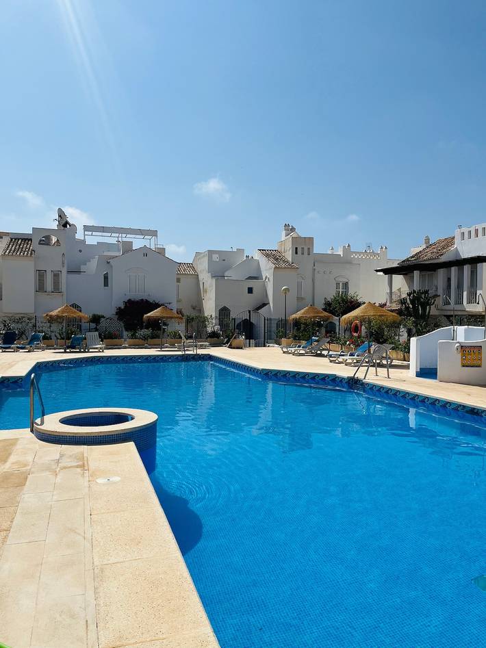 Entire apartment, Apartment 'De Las Buganvillas' with Shared Pool, Wi-Fi, and Air Conditioning in Playas de Vera, Vera